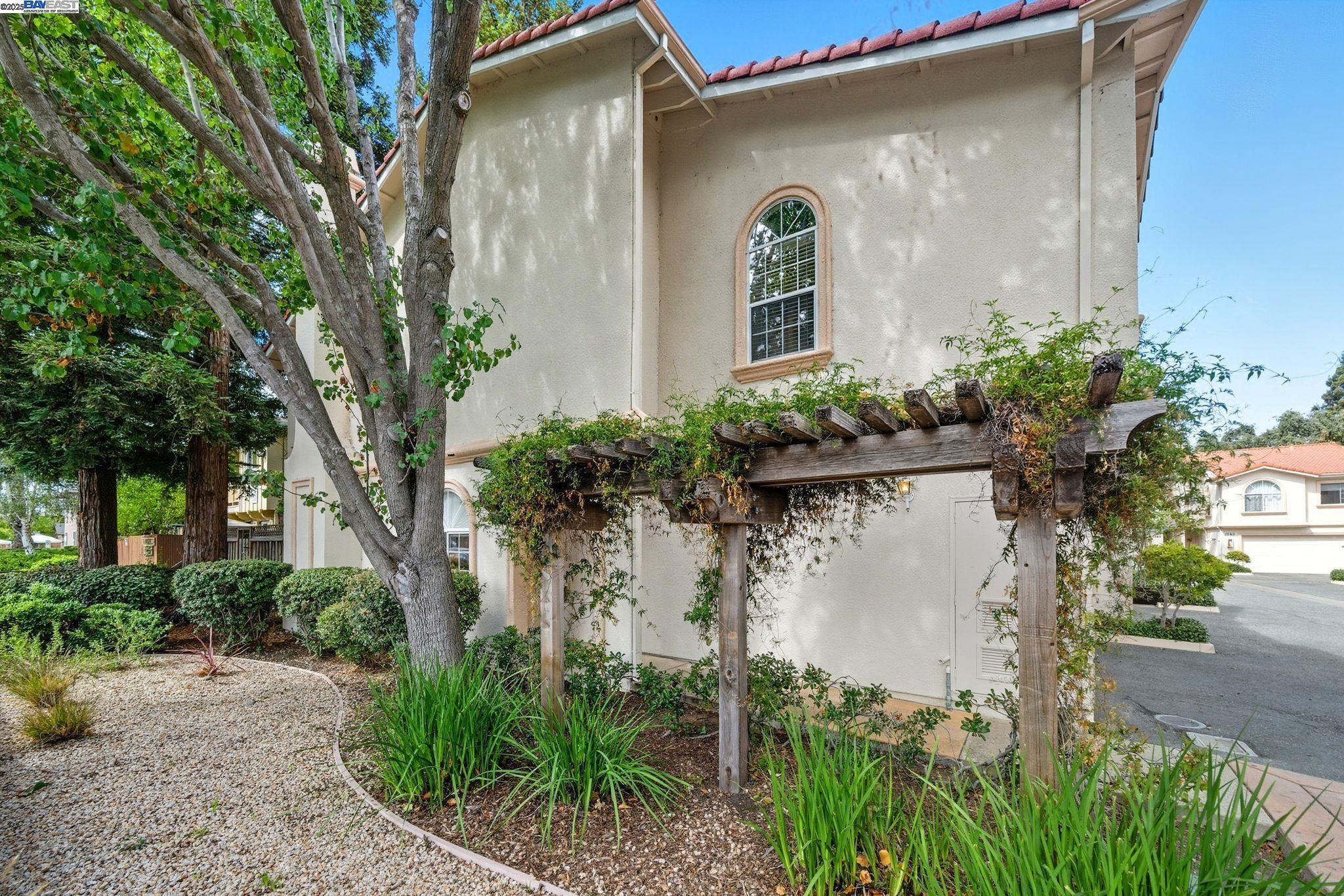 Detail Gallery Image 33 of 41 For 1555 Oxford Sreet, Redwood City,  CA 94061 - 3 Beds | 2/1 Baths