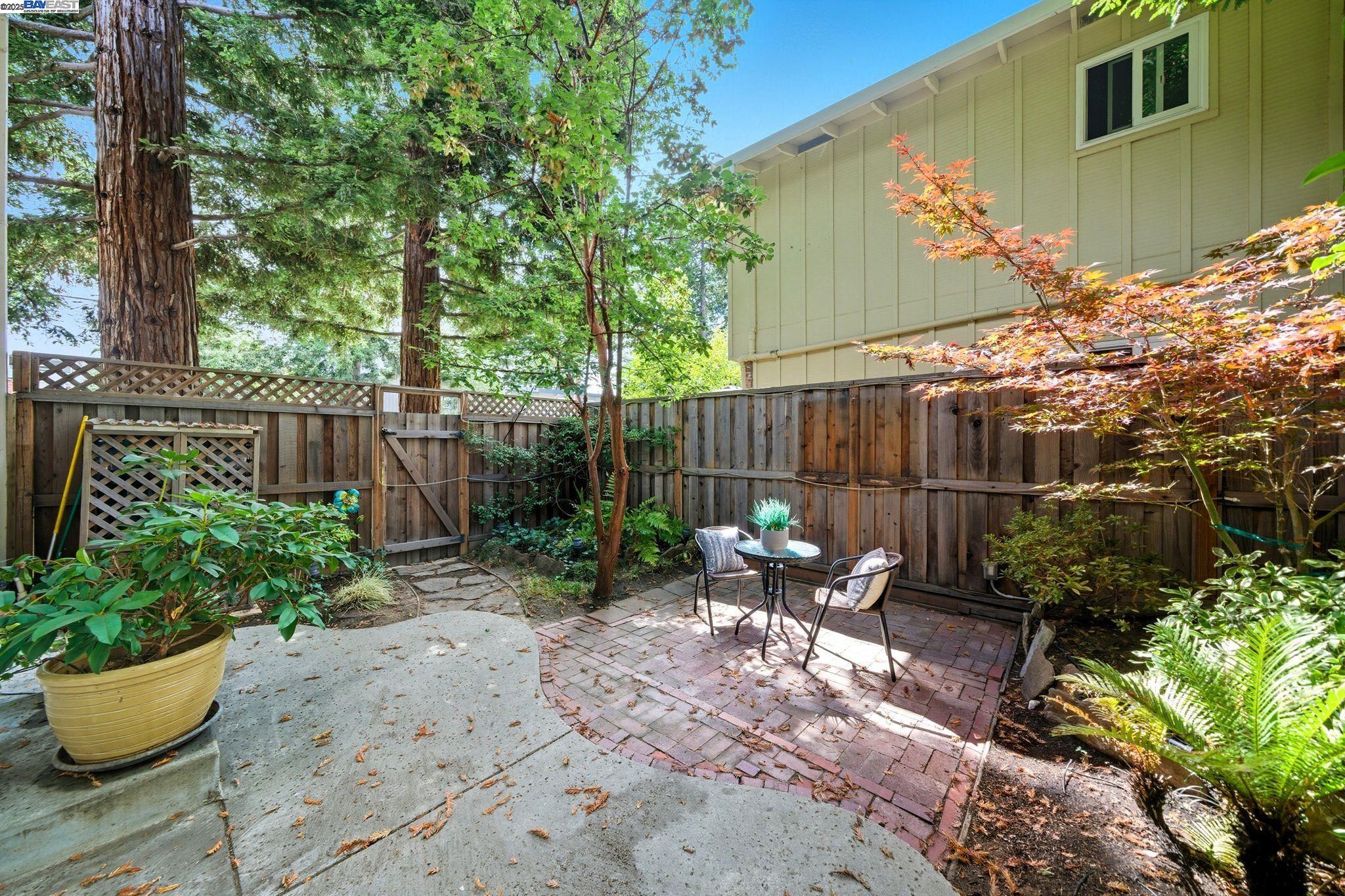 Detail Gallery Image 35 of 41 For 1555 Oxford Sreet, Redwood City,  CA 94061 - 3 Beds | 2/1 Baths