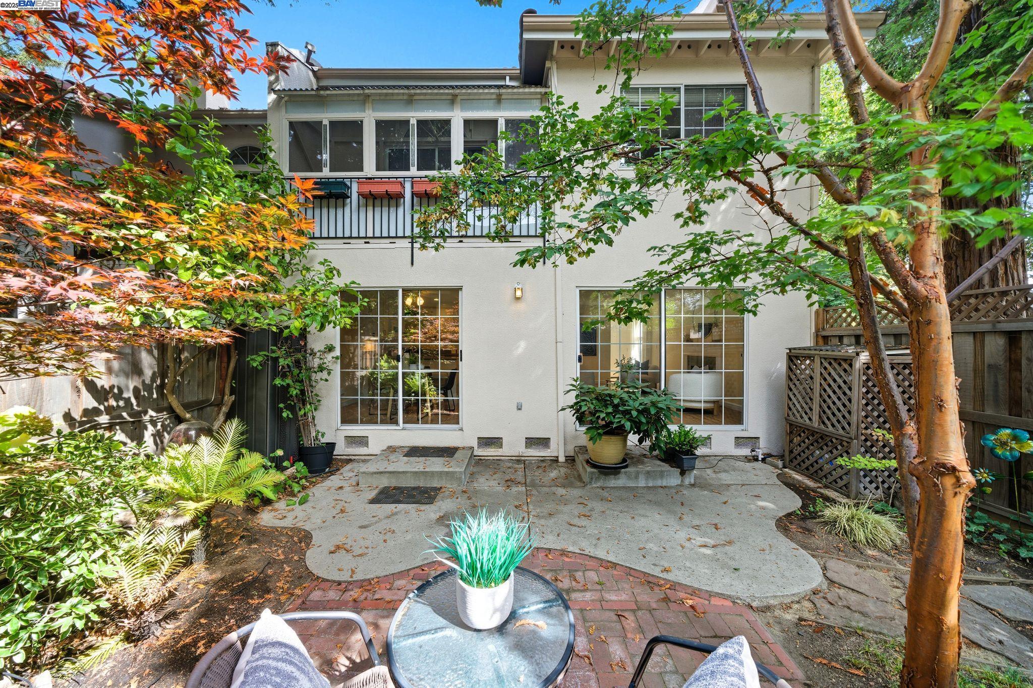 Detail Gallery Image 36 of 41 For 1555 Oxford Sreet, Redwood City,  CA 94061 - 3 Beds | 2/1 Baths