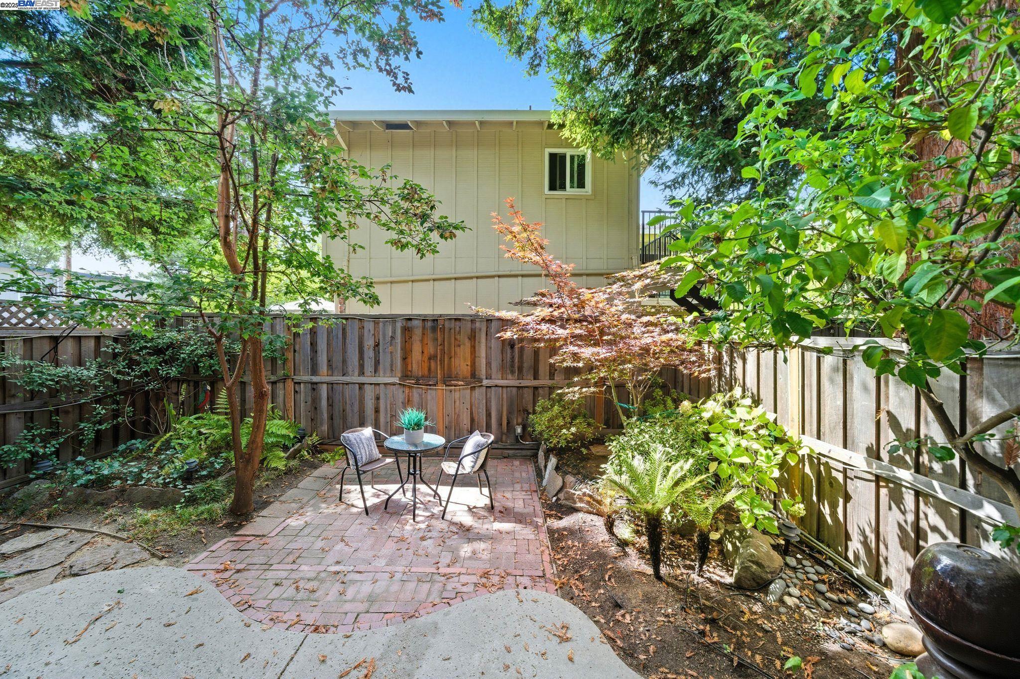 Detail Gallery Image 37 of 41 For 1555 Oxford Sreet, Redwood City,  CA 94061 - 3 Beds | 2/1 Baths