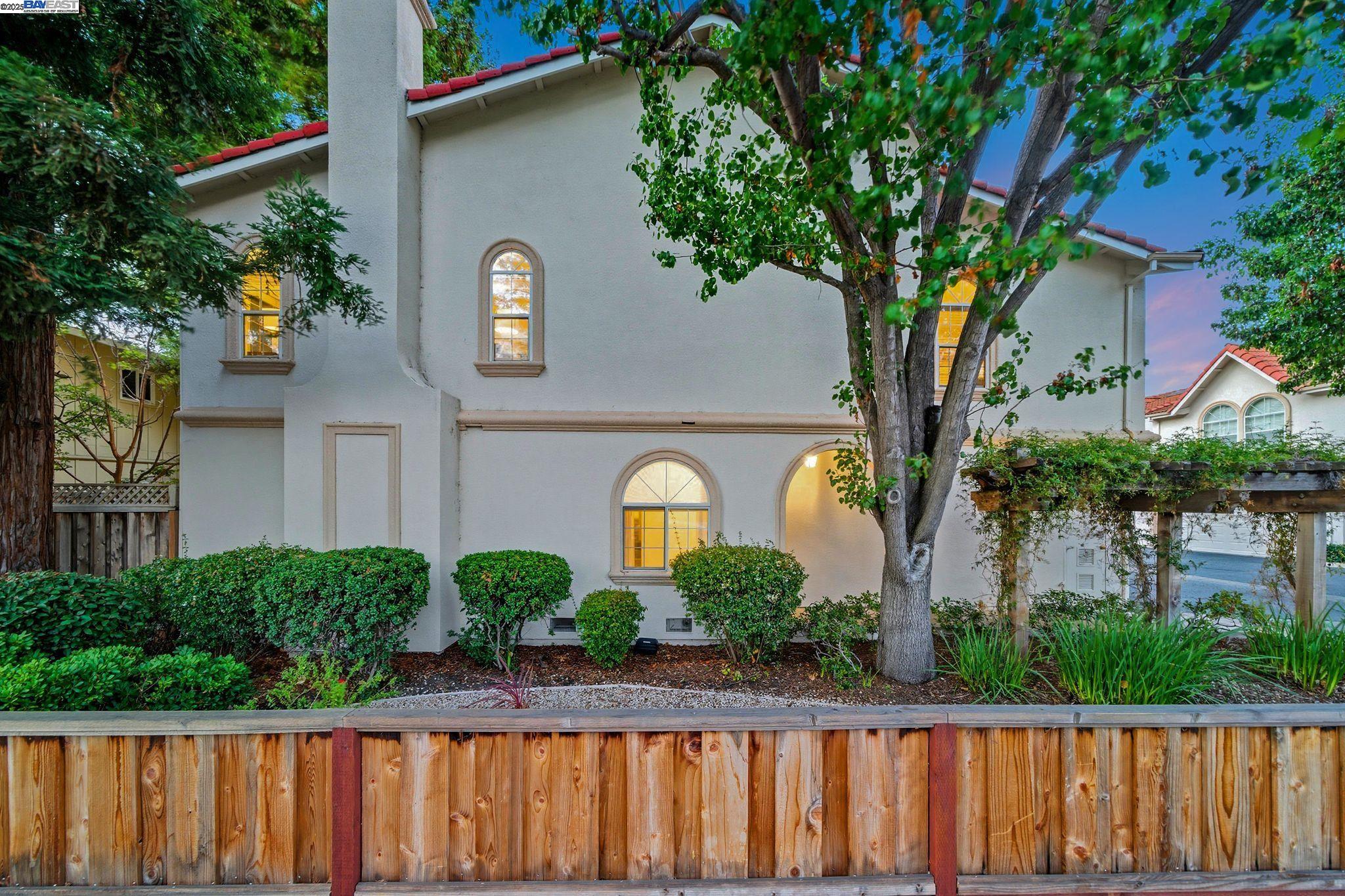 Detail Gallery Image 38 of 41 For 1555 Oxford Sreet, Redwood City,  CA 94061 - 3 Beds | 2/1 Baths