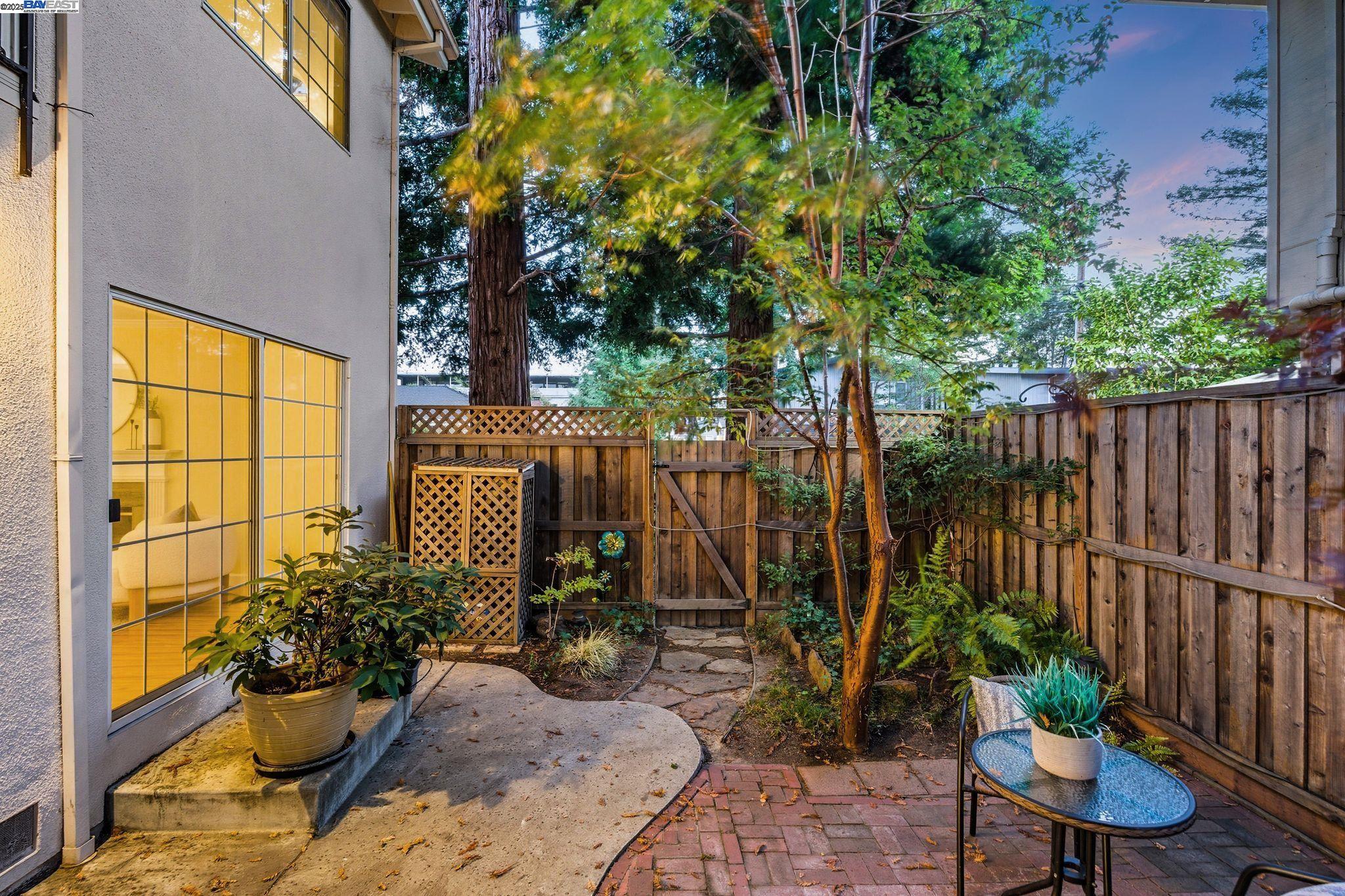 Detail Gallery Image 39 of 41 For 1555 Oxford Sreet, Redwood City,  CA 94061 - 3 Beds | 2/1 Baths