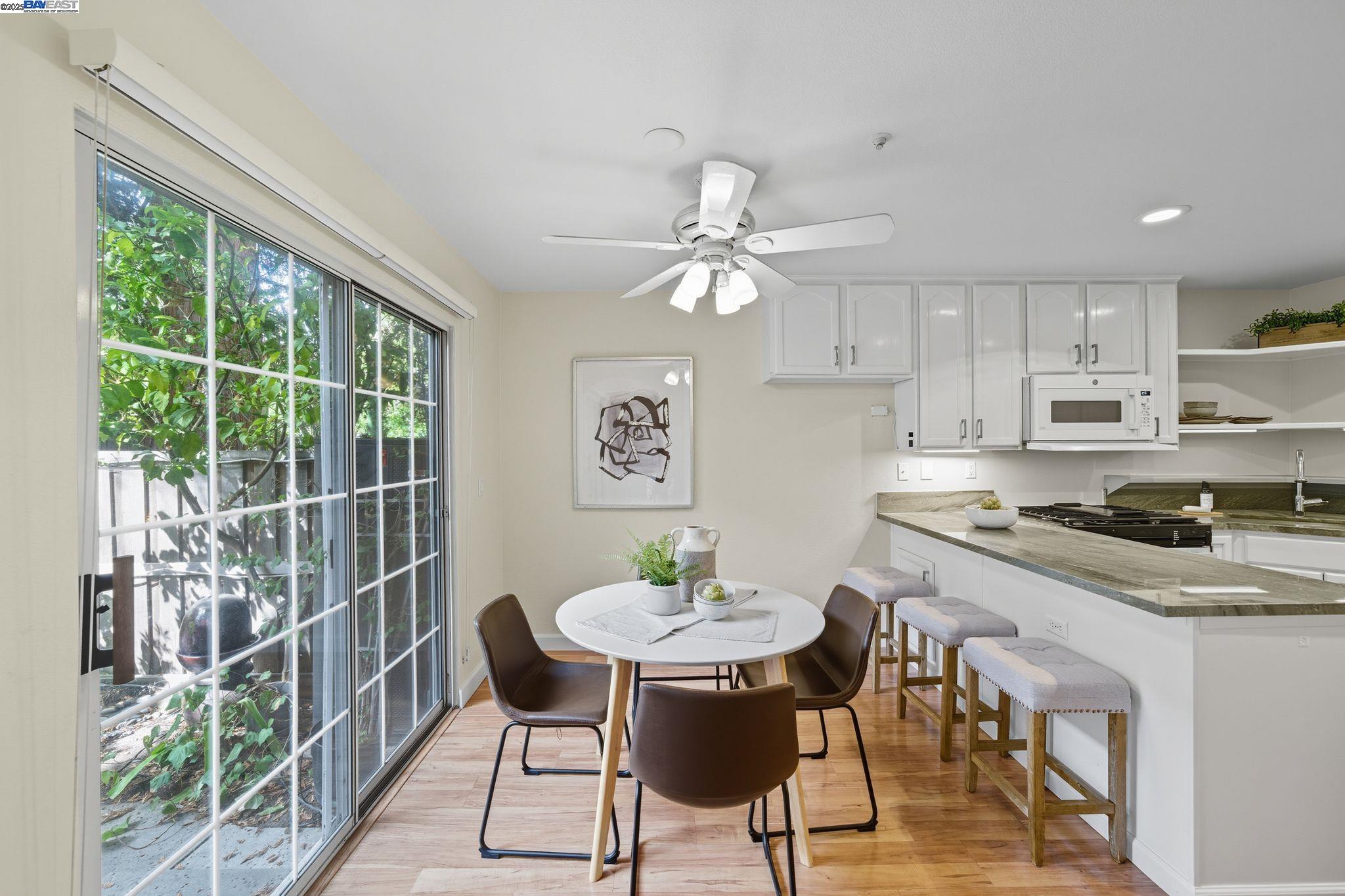 Detail Gallery Image 6 of 41 For 1555 Oxford Sreet, Redwood City,  CA 94061 - 3 Beds | 2/1 Baths