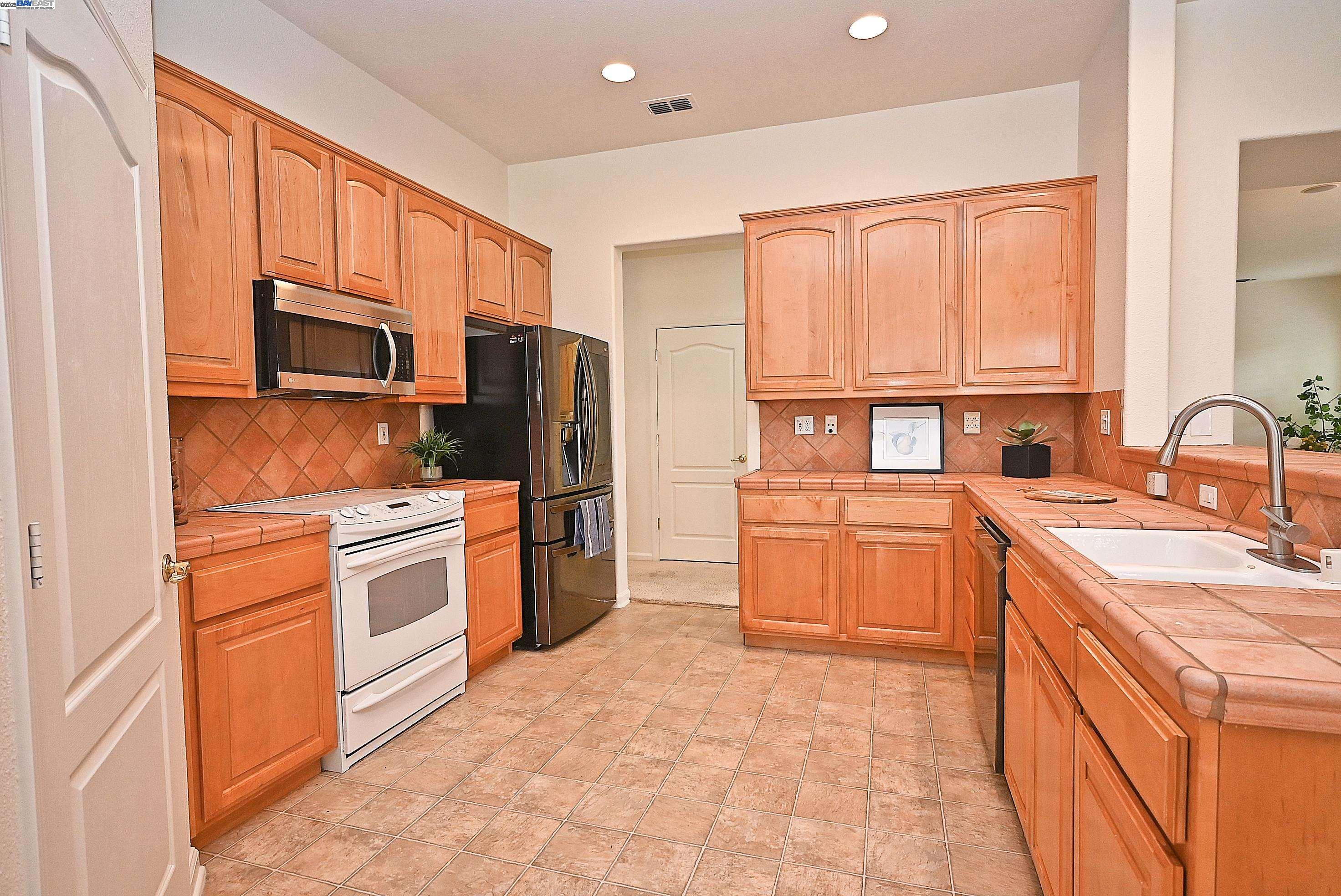 Detail Gallery Image 8 of 60 For 625 Pomona Dr, Brentwood,  CA 94513 - 2 Beds | 2 Baths