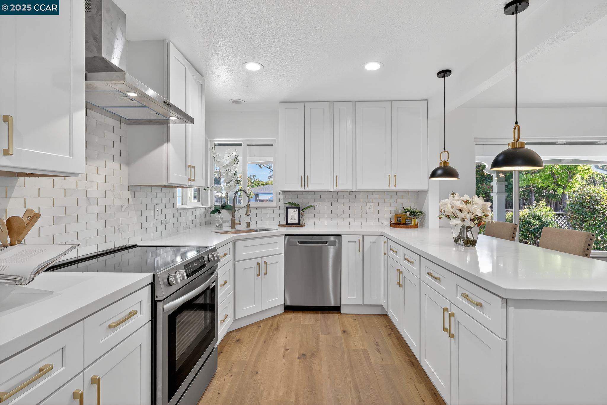 Detail Gallery Image 6 of 29 For 1729 Foxworthy Avenue, San Jose,  CA 95124 - 3 Beds | 2 Baths
