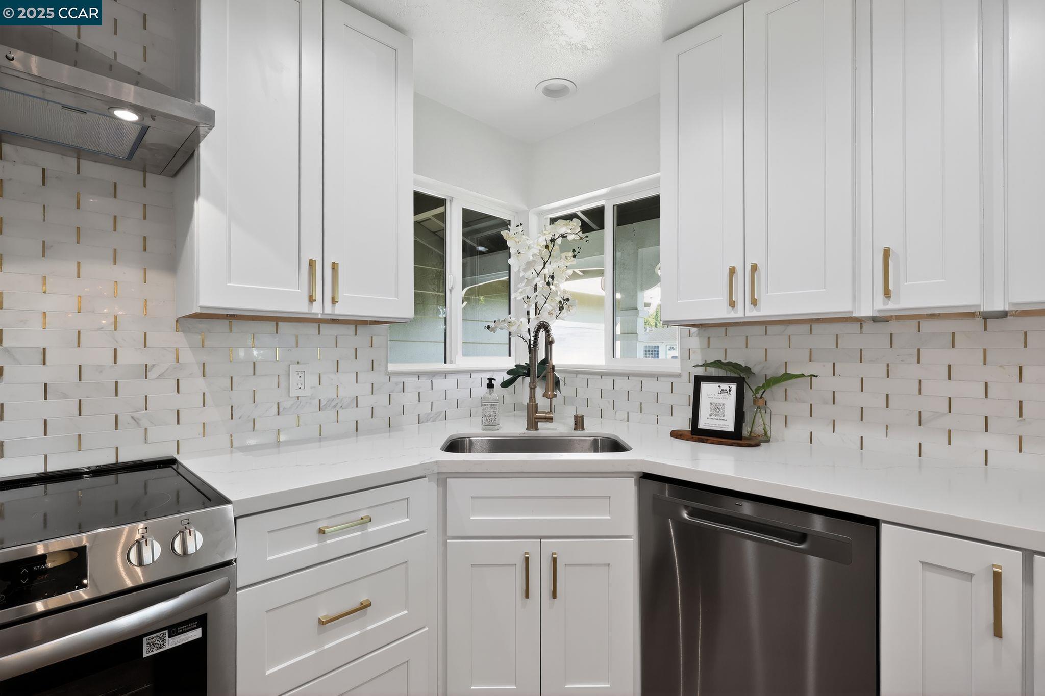 Detail Gallery Image 7 of 29 For 1729 Foxworthy Avenue, San Jose,  CA 95124 - 3 Beds | 2 Baths