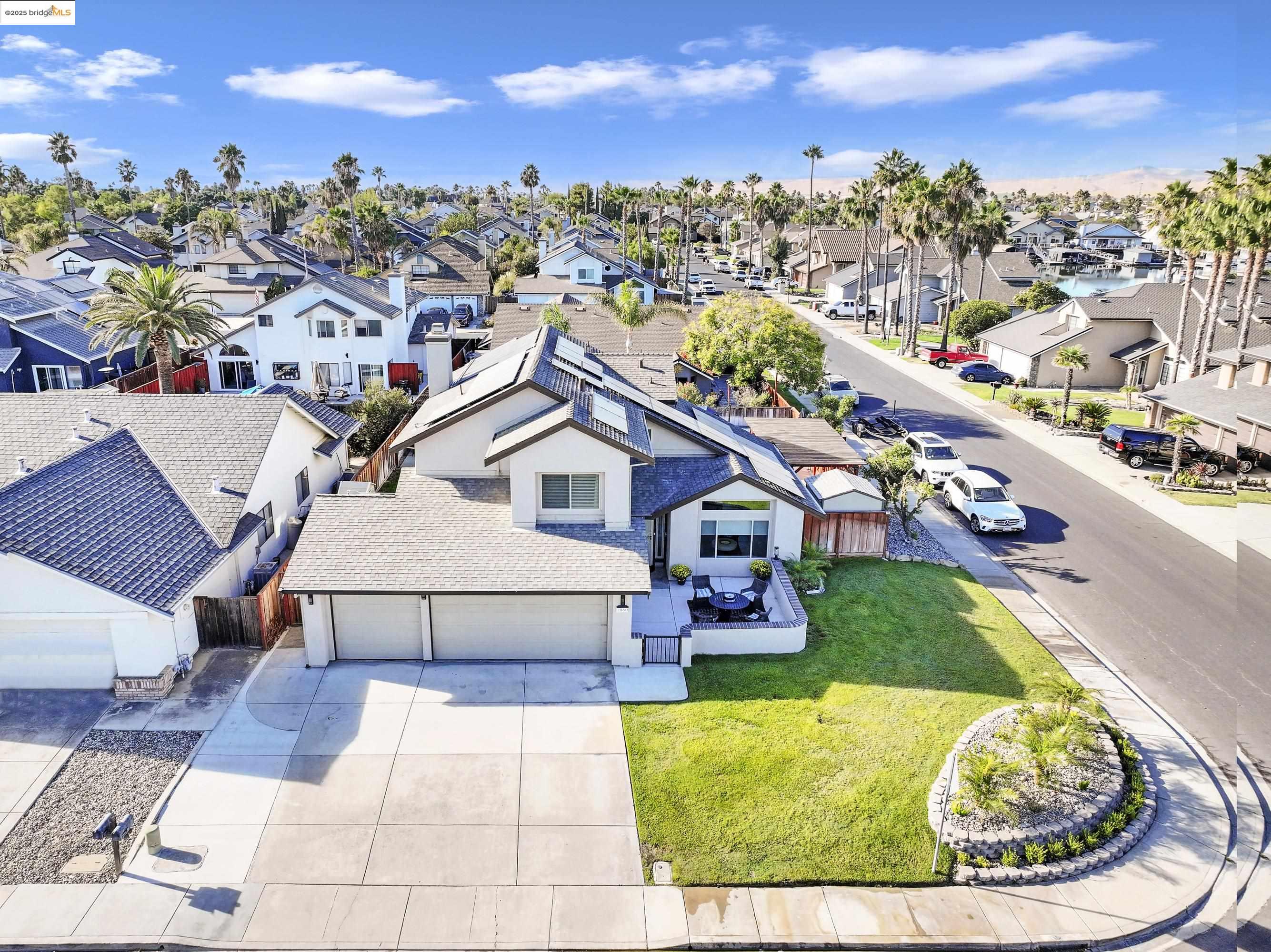 Detail Gallery Image 2 of 39 For 2060 Bowsprit Ct, Discovery Bay,  CA 94505 - 4 Beds | 2/1 Baths