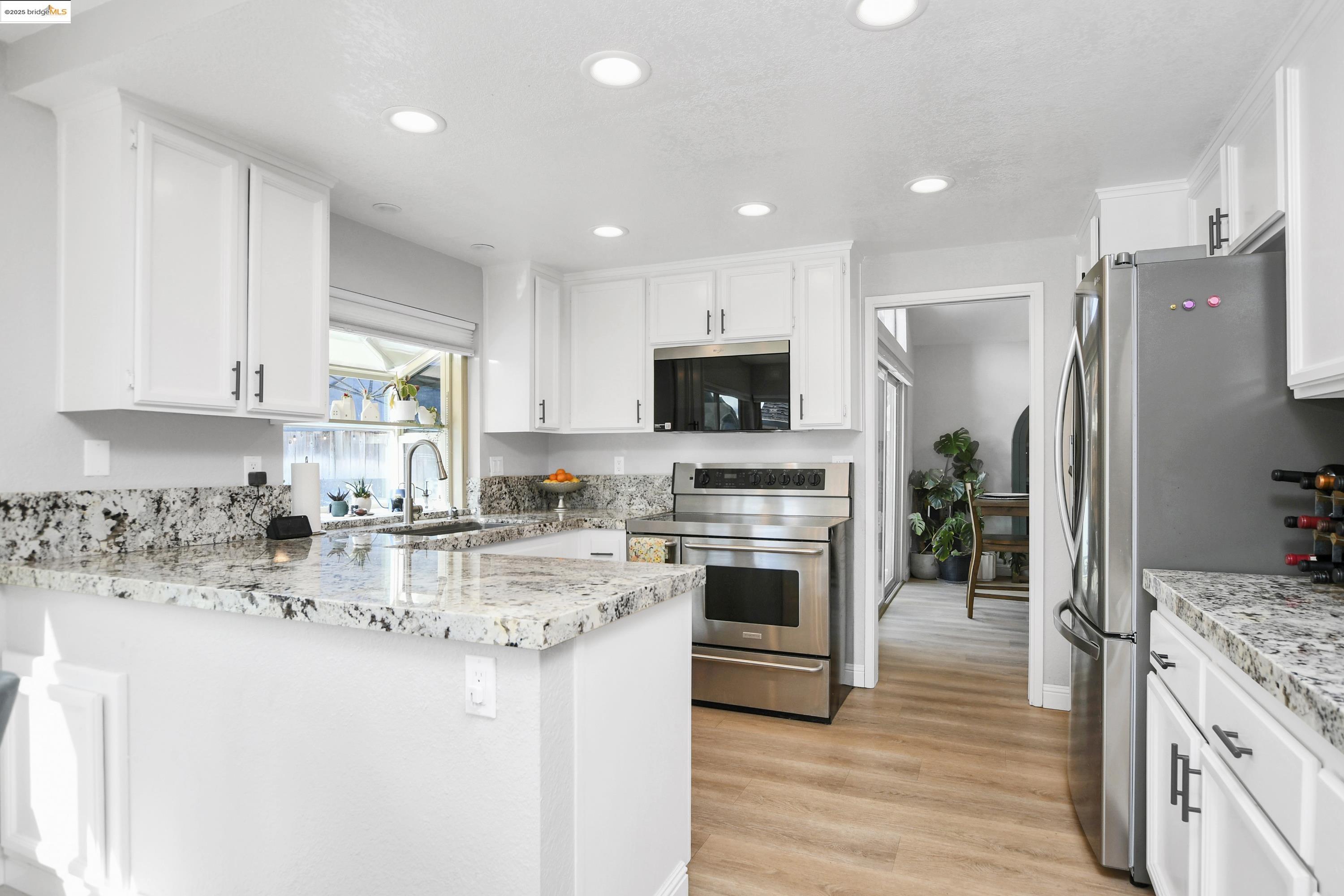 Detail Gallery Image 14 of 39 For 2060 Bowsprit Ct, Discovery Bay,  CA 94505 - 4 Beds | 2/1 Baths