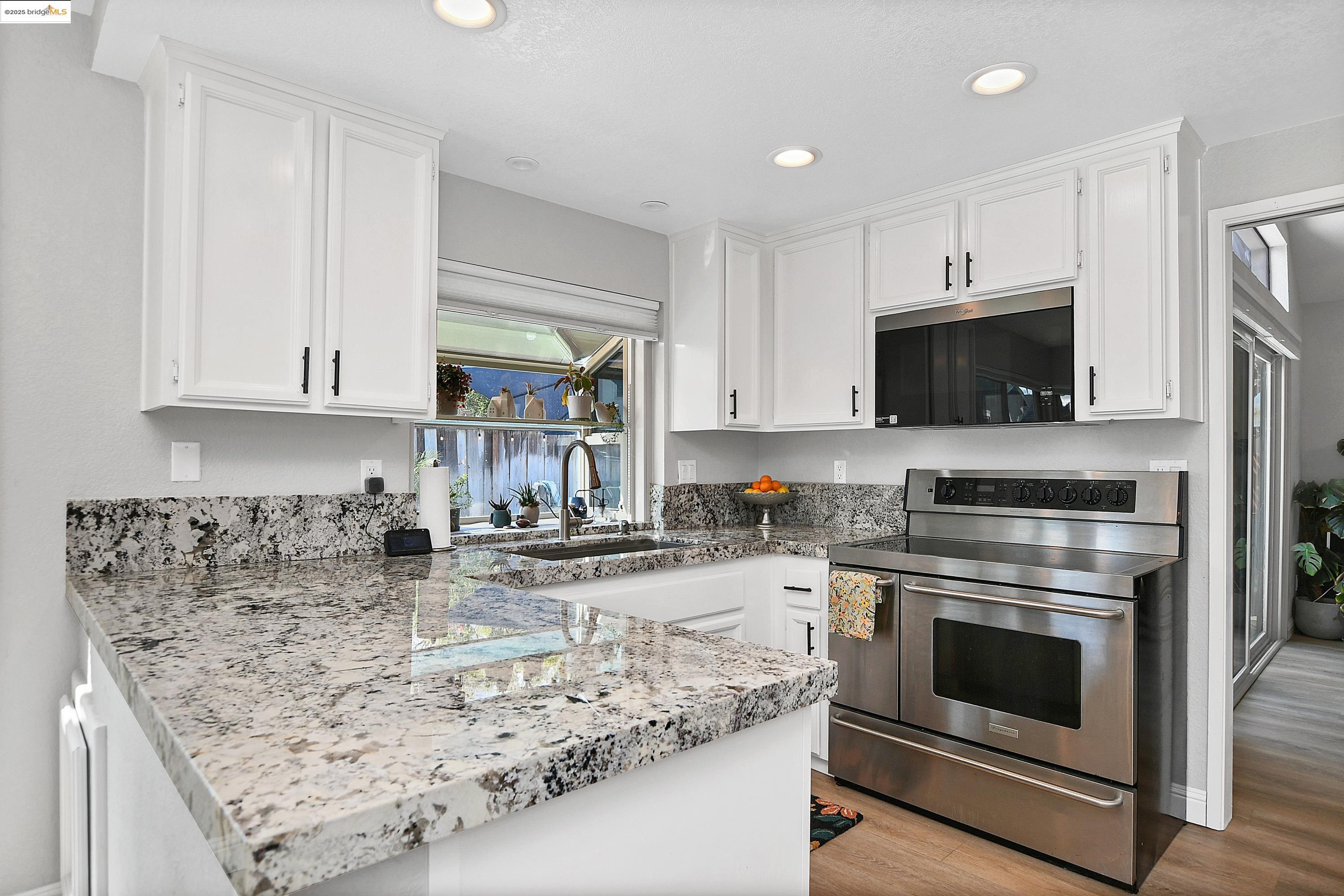 Detail Gallery Image 15 of 39 For 2060 Bowsprit Ct, Discovery Bay,  CA 94505 - 4 Beds | 2/1 Baths