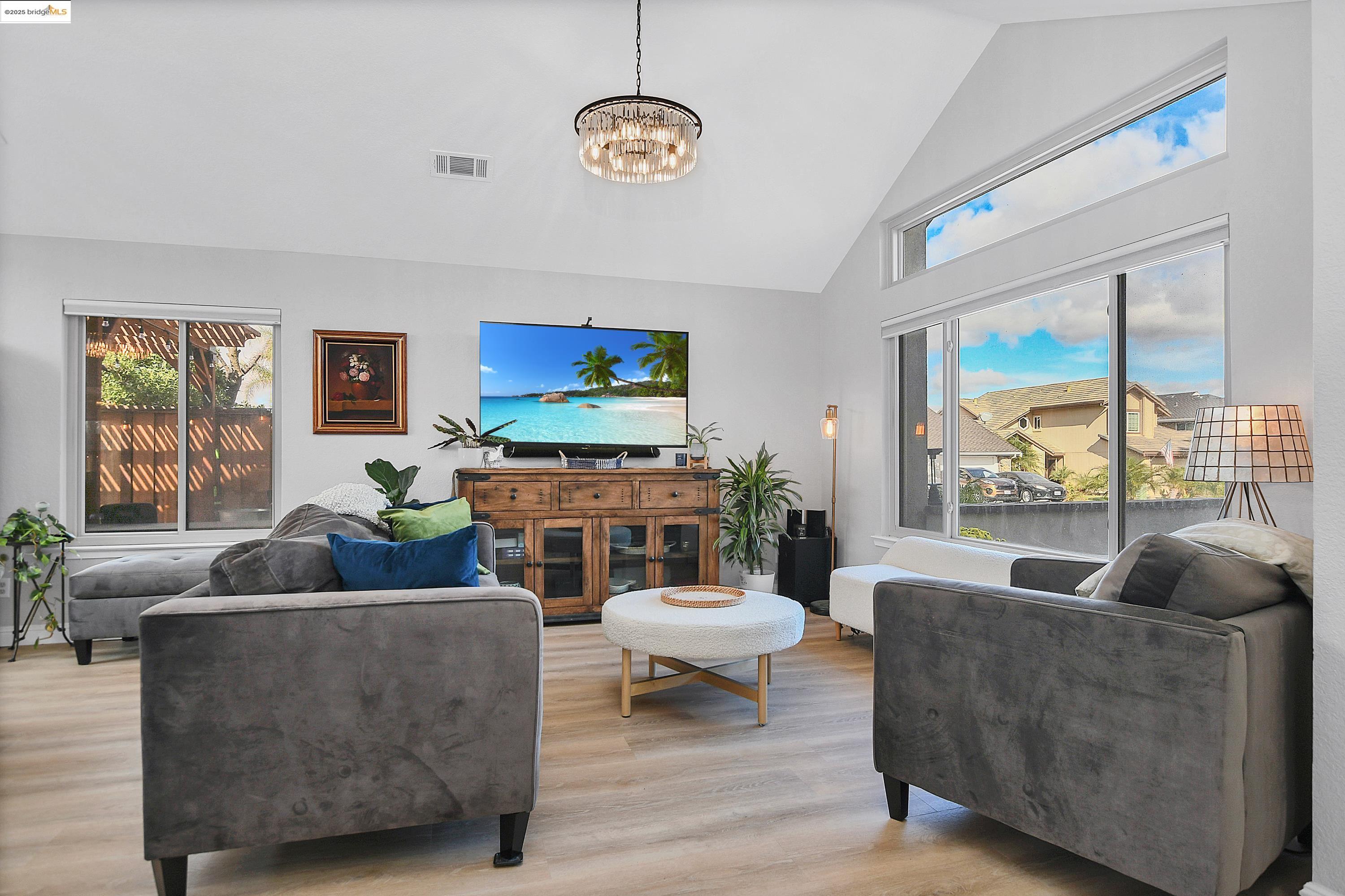 Detail Gallery Image 7 of 39 For 2060 Bowsprit Ct, Discovery Bay,  CA 94505 - 4 Beds | 2/1 Baths