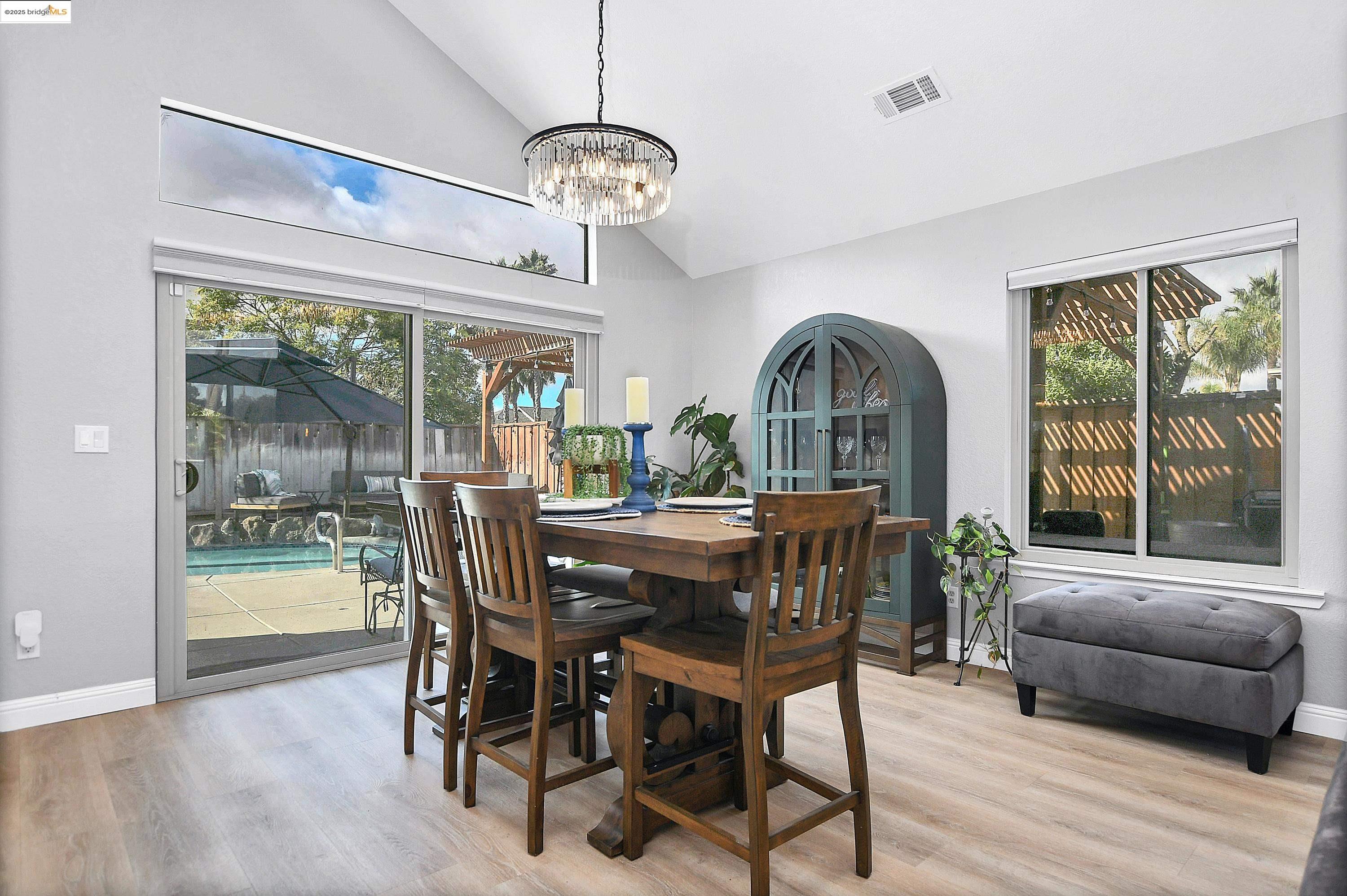 Detail Gallery Image 9 of 39 For 2060 Bowsprit Ct, Discovery Bay,  CA 94505 - 4 Beds | 2/1 Baths