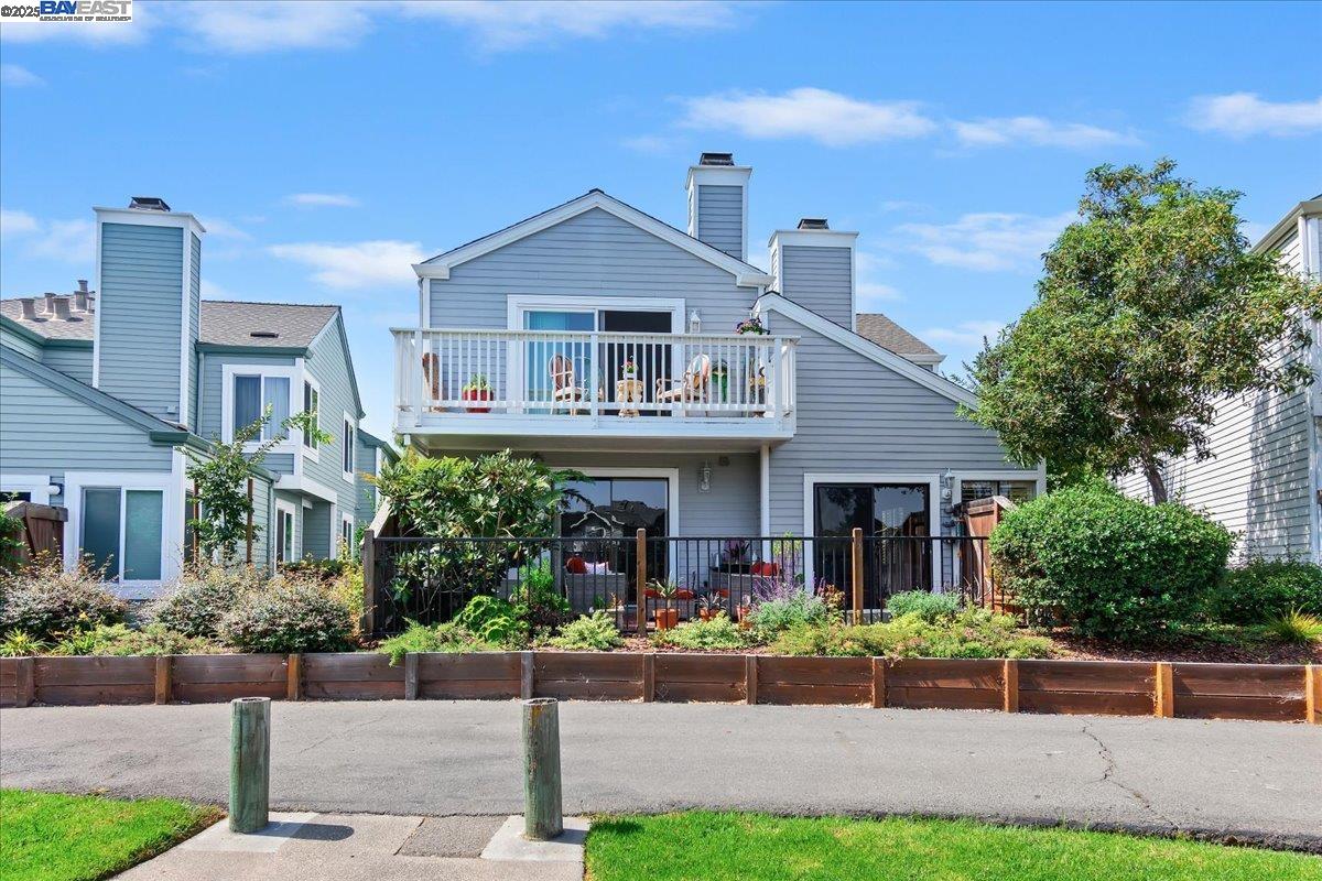Detail Gallery Image 2 of 39 For 137 Parfait Ln, Alameda,  CA 94502 - 3 Beds | 2 Baths