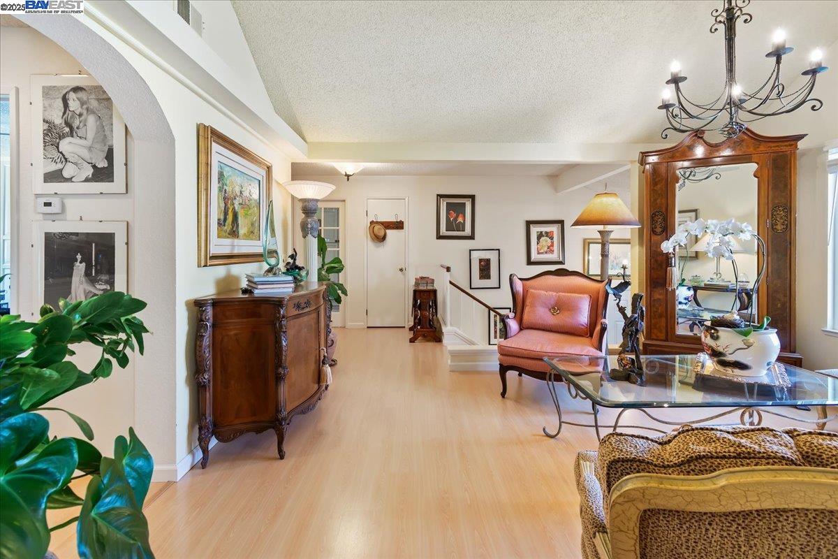 Detail Gallery Image 13 of 39 For 137 Parfait Ln, Alameda,  CA 94502 - 3 Beds | 2 Baths