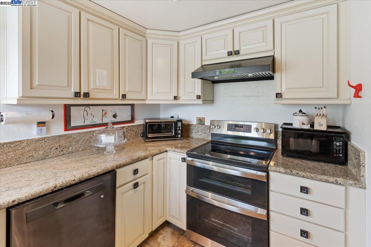 Detail Gallery Image 20 of 39 For 137 Parfait Ln, Alameda,  CA 94502 - 3 Beds | 2 Baths