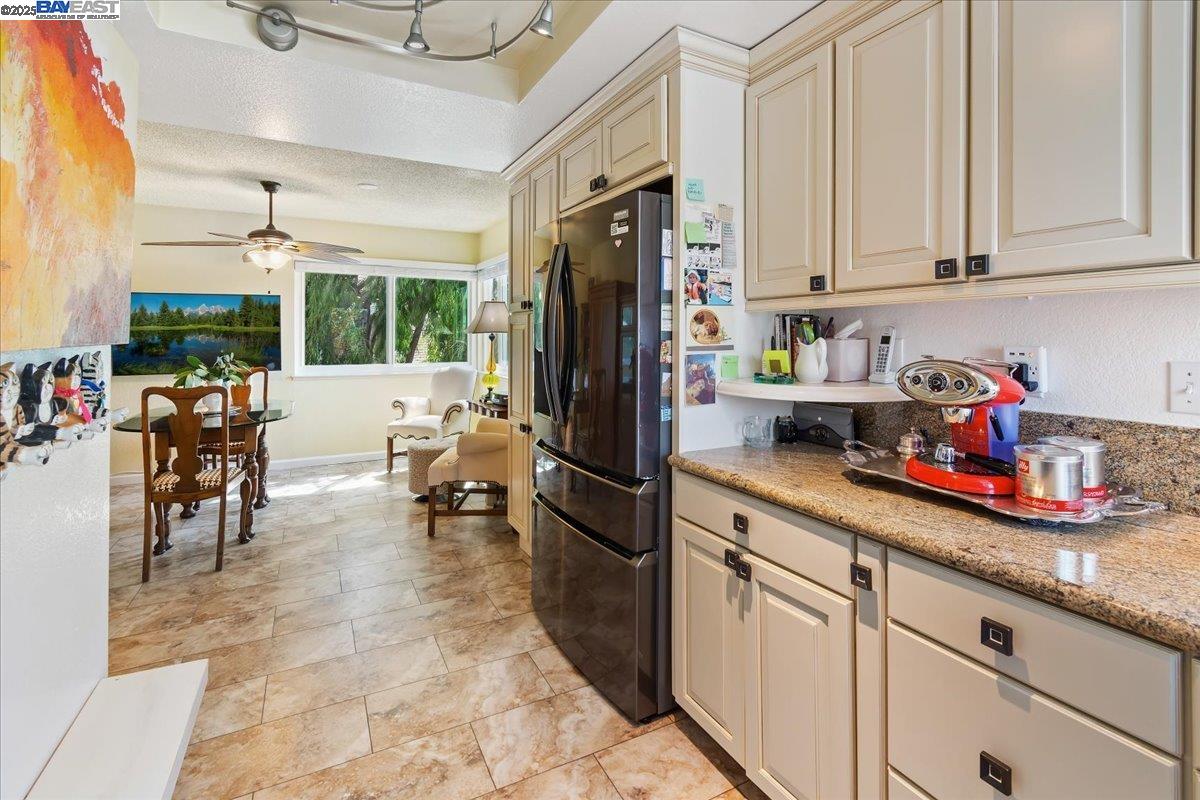 Detail Gallery Image 21 of 39 For 137 Parfait Ln, Alameda,  CA 94502 - 3 Beds | 2 Baths