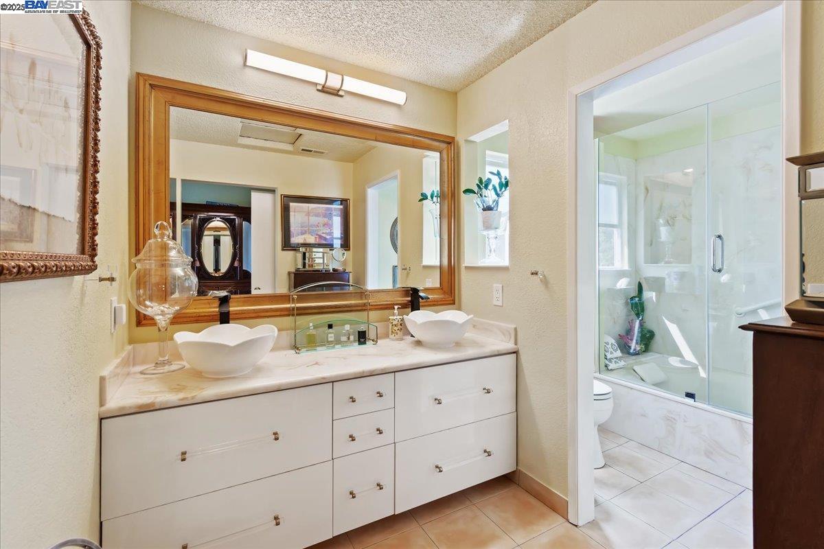 Detail Gallery Image 33 of 39 For 137 Parfait Ln, Alameda,  CA 94502 - 3 Beds | 2 Baths