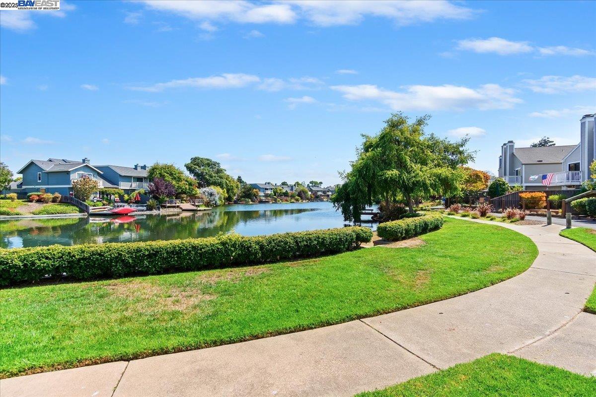 Detail Gallery Image 36 of 39 For 137 Parfait Ln, Alameda,  CA 94502 - 3 Beds | 2 Baths