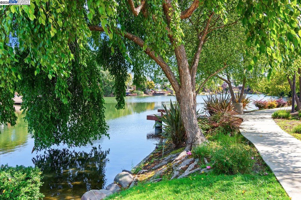Detail Gallery Image 37 of 39 For 137 Parfait Ln, Alameda,  CA 94502 - 3 Beds | 2 Baths