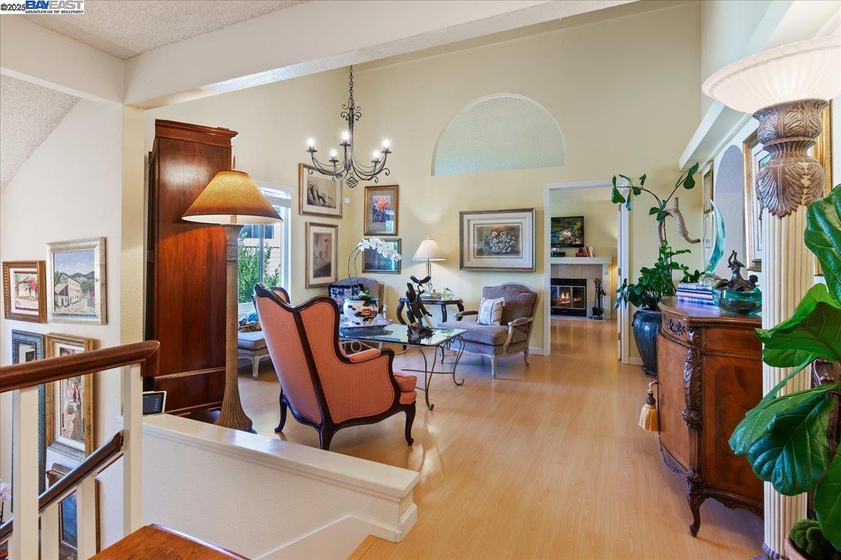 Detail Gallery Image 10 of 39 For 137 Parfait Ln, Alameda,  CA 94502 - 3 Beds | 2 Baths