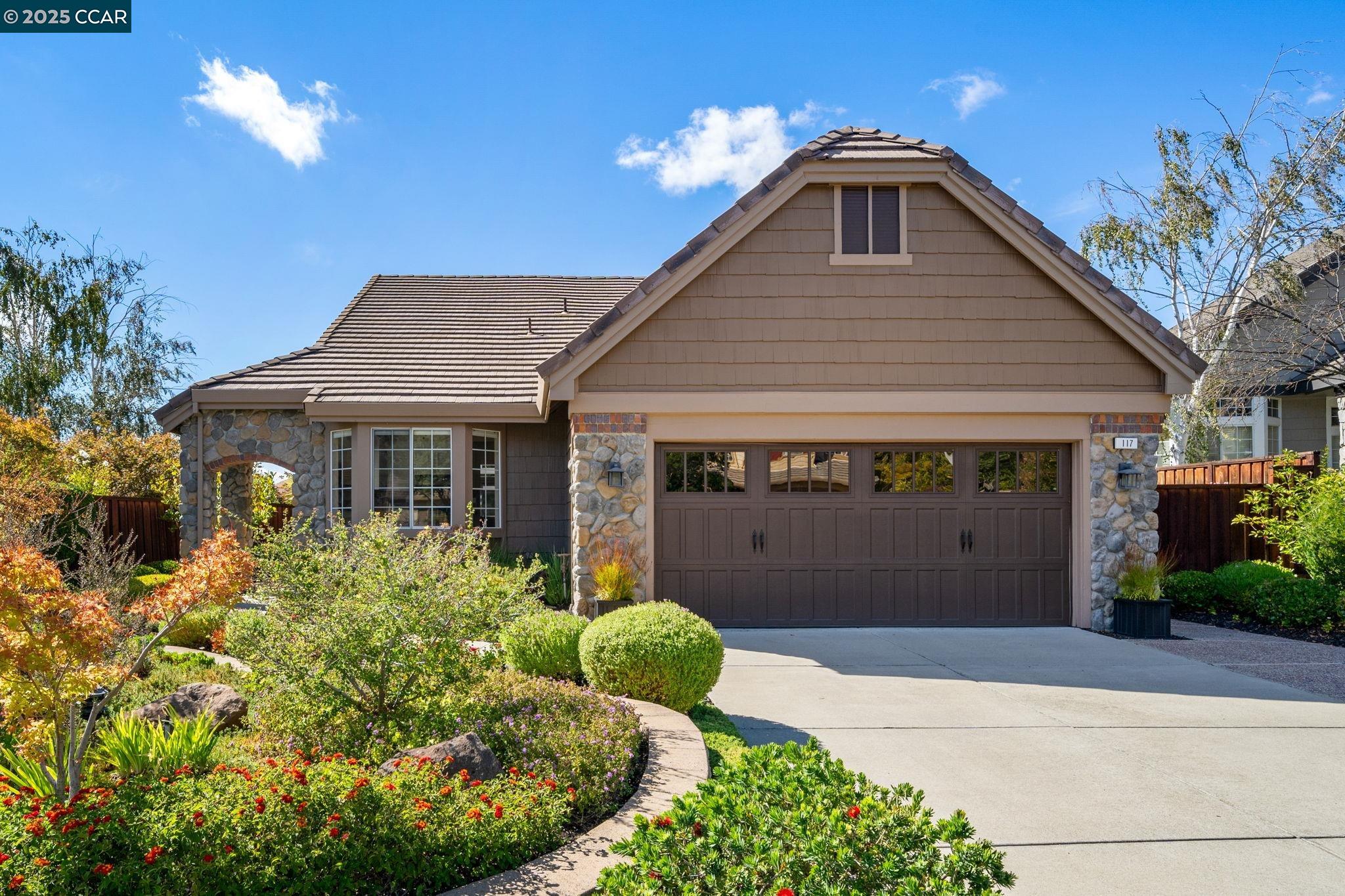 Detail Gallery Image 1 of 48 For 117 Crow Pl, Clayton,  CA 94517 - 3 Beds | 2 Baths