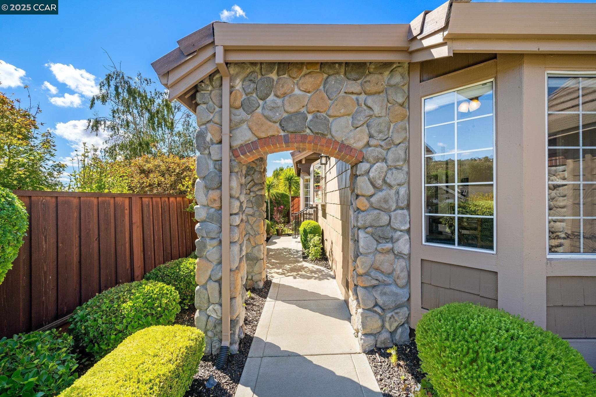 Detail Gallery Image 2 of 48 For 117 Crow Pl, Clayton,  CA 94517 - 3 Beds | 2 Baths