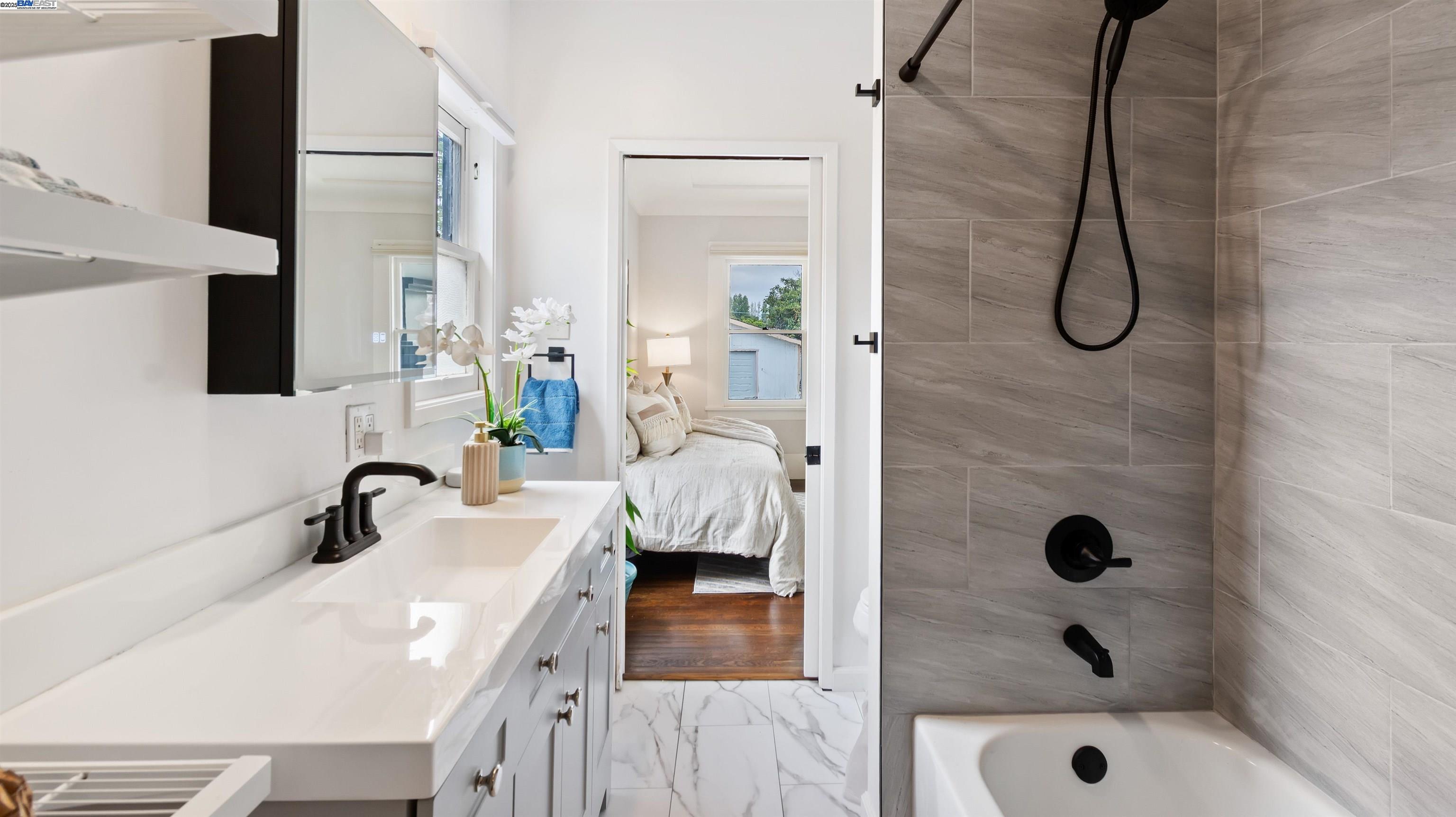 Detail Gallery Image 18 of 28 For 830 Buena Vista Ave, Alameda,  CA 94501 - 2 Beds | 1 Baths