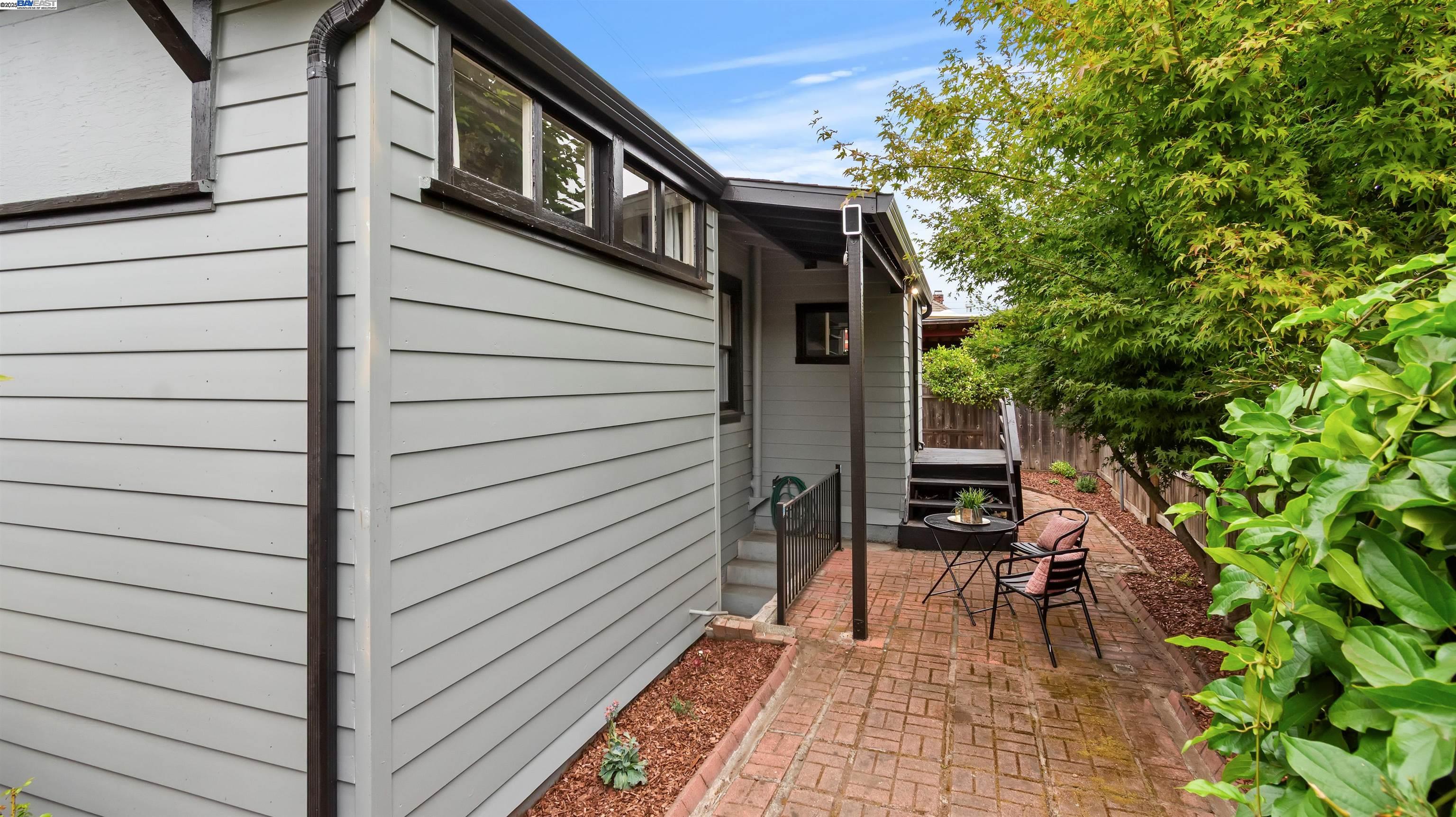 Detail Gallery Image 22 of 28 For 830 Buena Vista Ave, Alameda,  CA 94501 - 2 Beds | 1 Baths