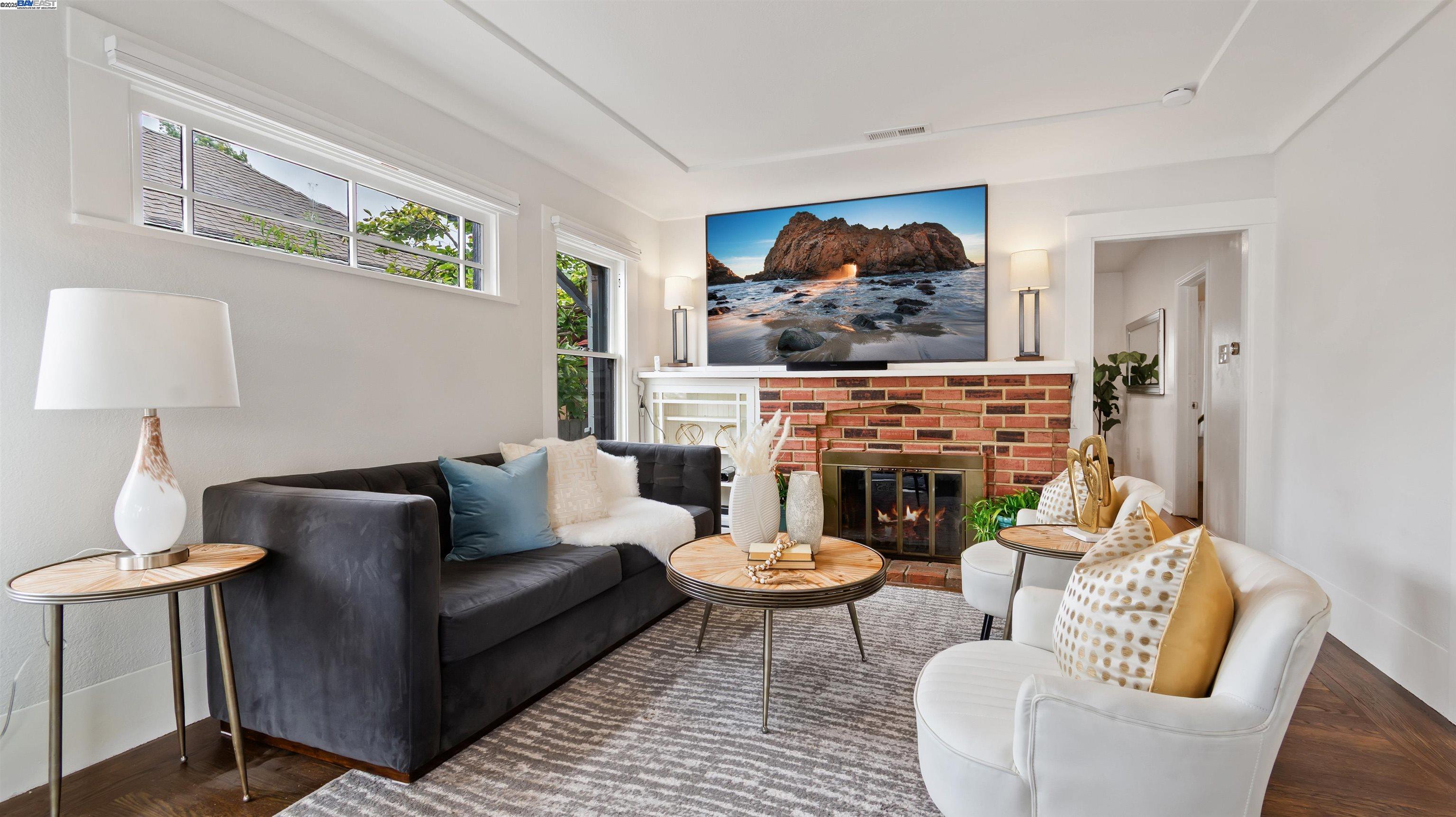 Detail Gallery Image 6 of 28 For 830 Buena Vista Ave, Alameda,  CA 94501 - 2 Beds | 1 Baths