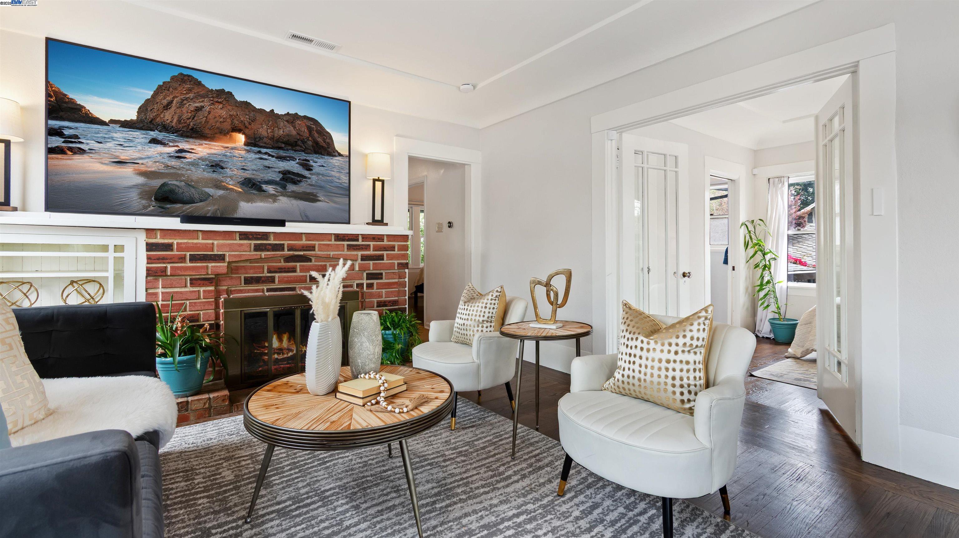 Detail Gallery Image 9 of 28 For 830 Buena Vista Ave, Alameda,  CA 94501 - 2 Beds | 1 Baths