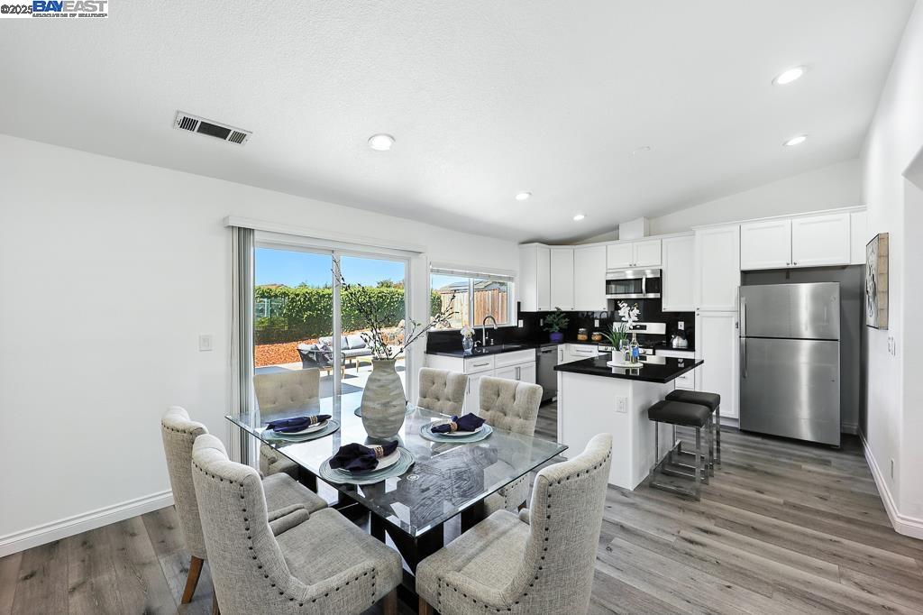Detail Gallery Image 14 of 60 For 5953 Bellflower Drive, Newark,  CA 94560 - 4 Beds | 2 Baths