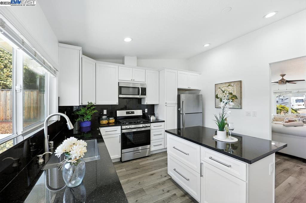 Detail Gallery Image 7 of 60 For 5953 Bellflower Drive, Newark,  CA 94560 - 4 Beds | 2 Baths