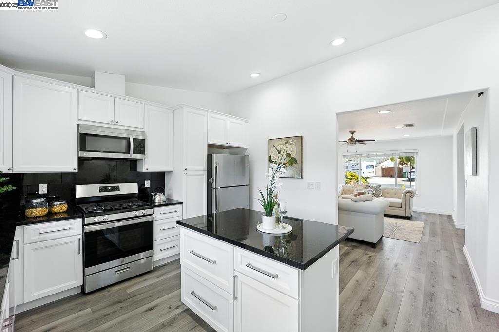 Detail Gallery Image 8 of 60 For 5953 Bellflower Drive, Newark,  CA 94560 - 4 Beds | 2 Baths