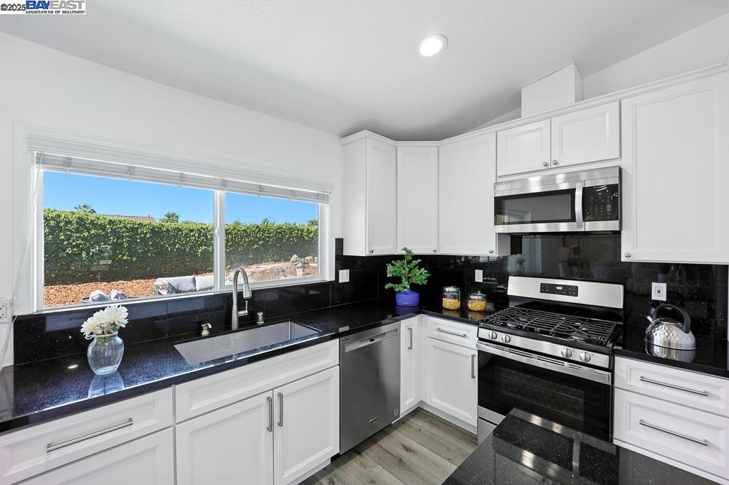 Detail Gallery Image 9 of 60 For 5953 Bellflower Drive, Newark,  CA 94560 - 4 Beds | 2 Baths