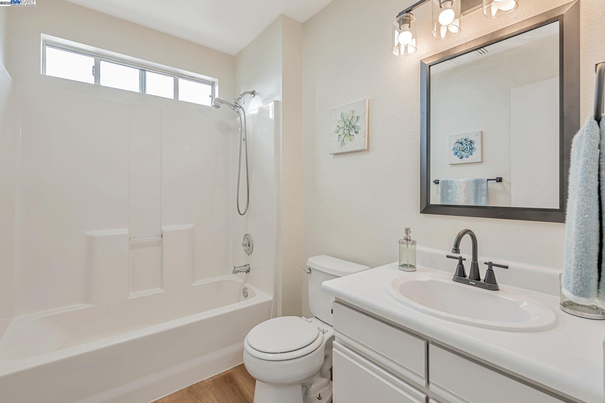 Detail Gallery Image 16 of 19 For 215 Ruby Ave., Richmond,  CA 94801 - 4 Beds | 3 Baths