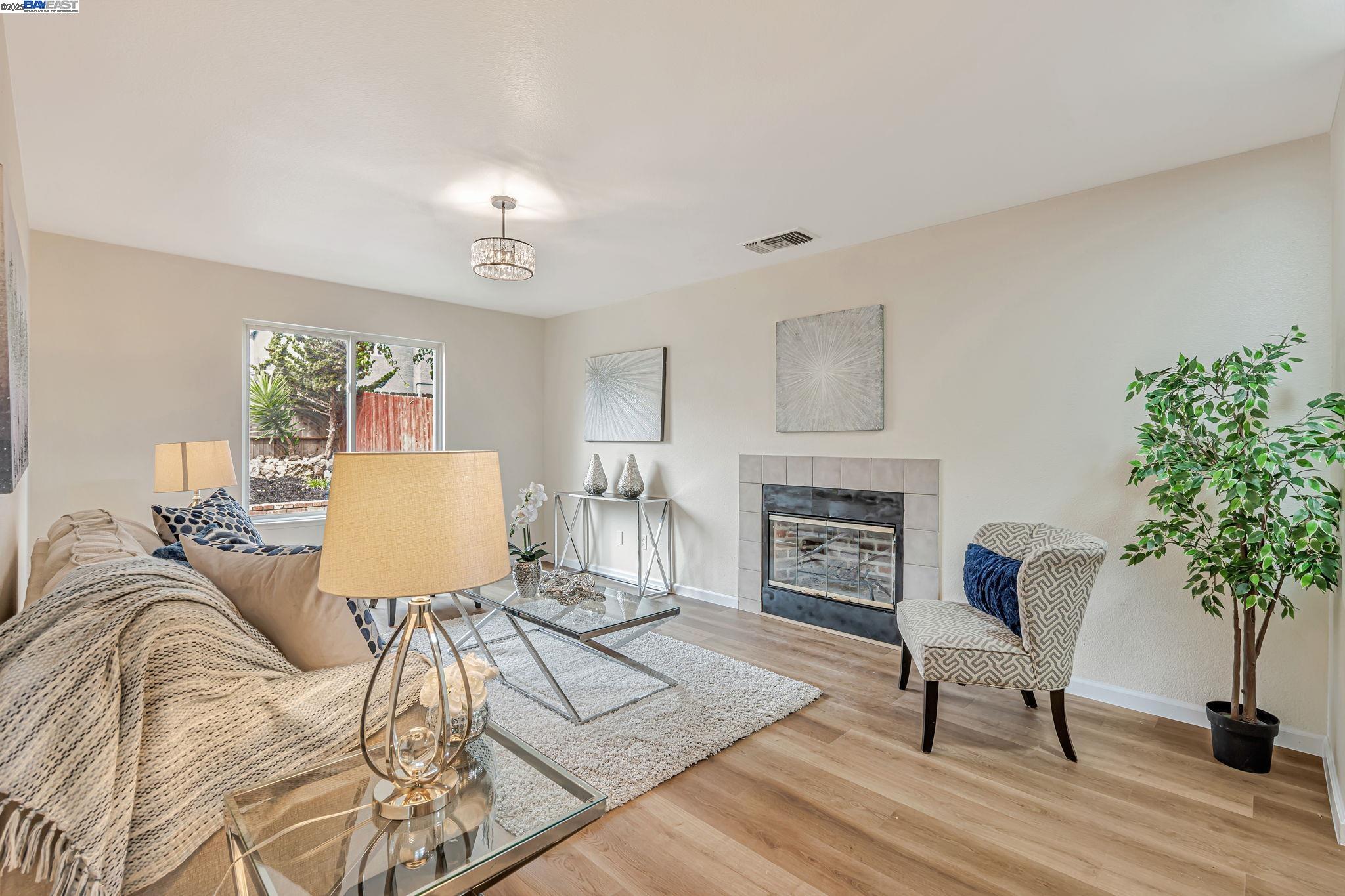 Detail Gallery Image 3 of 19 For 215 Ruby Ave., Richmond,  CA 94801 - 4 Beds | 3 Baths