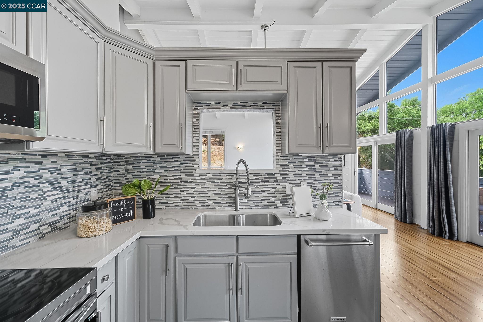 Detail Gallery Image 12 of 33 For 50 Brookwood Rd, Orinda,  CA 94563 - 3 Beds | 2 Baths