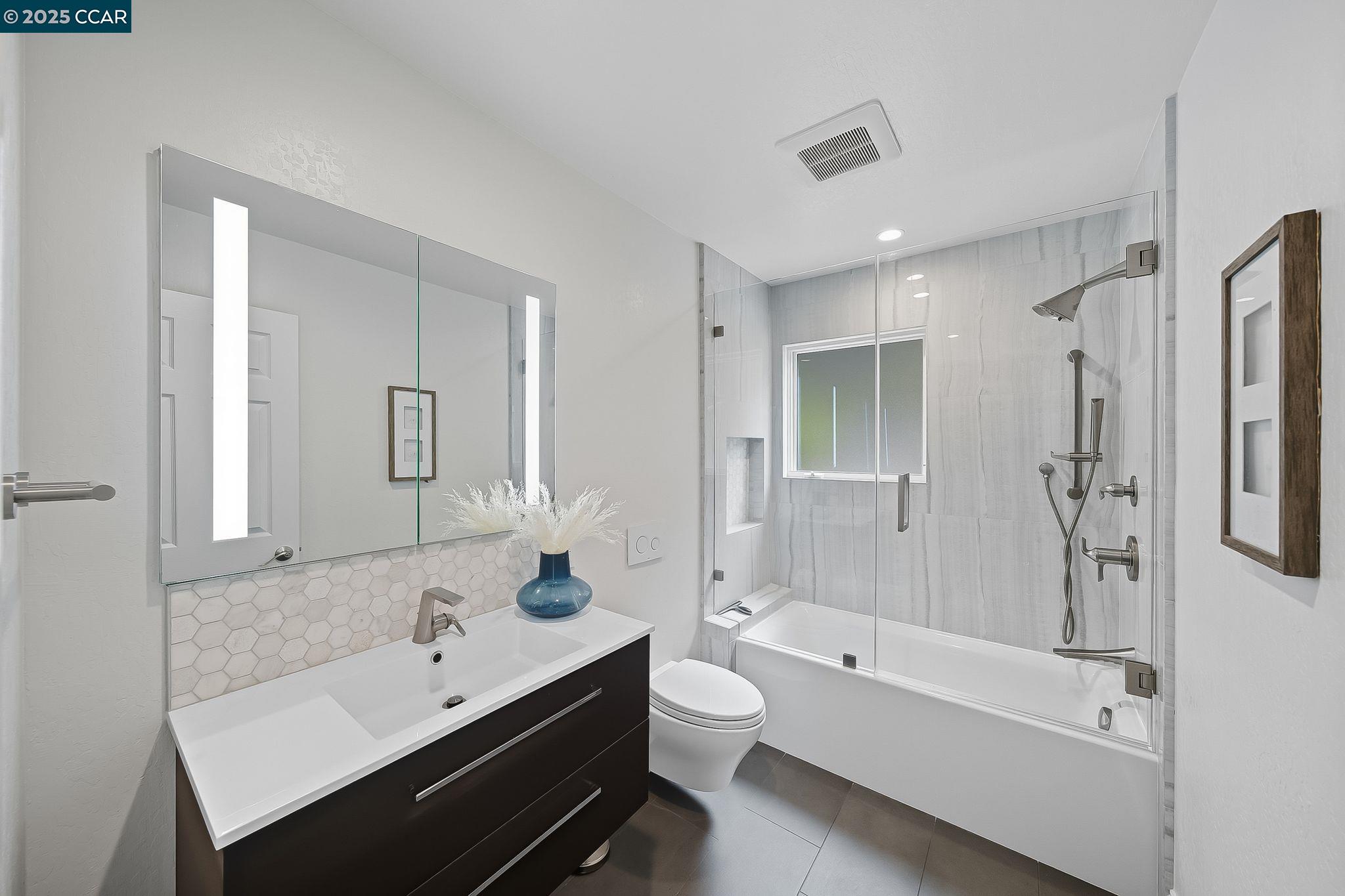 Detail Gallery Image 17 of 33 For 50 Brookwood Rd, Orinda,  CA 94563 - 3 Beds | 2 Baths