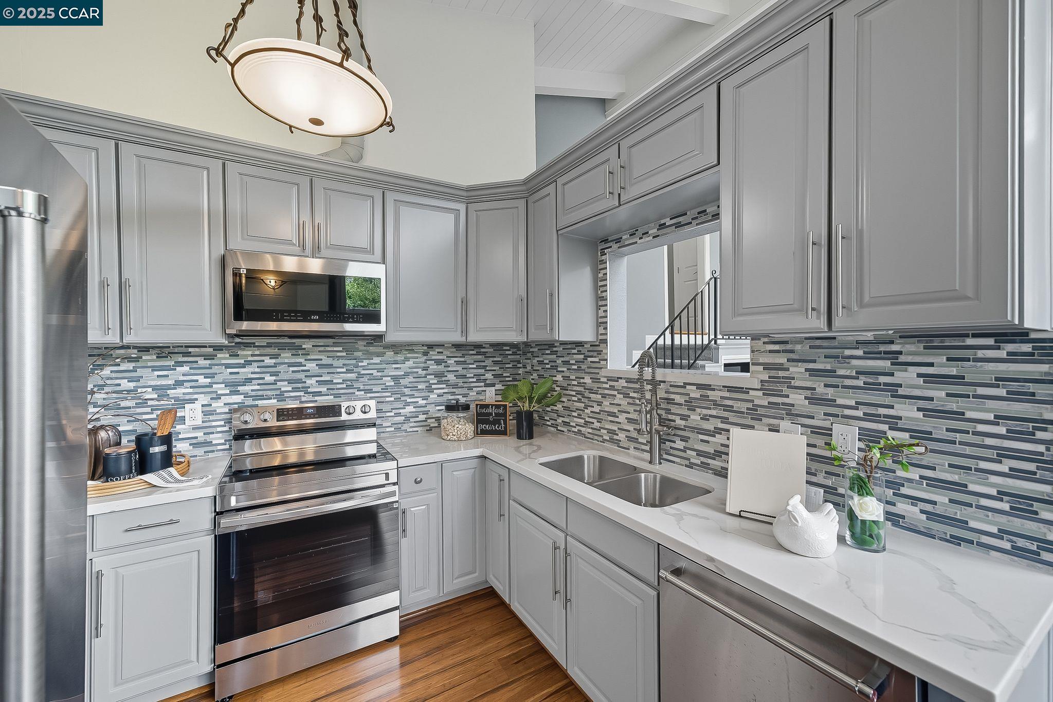 Detail Gallery Image 10 of 33 For 50 Brookwood Rd, Orinda,  CA 94563 - 3 Beds | 2 Baths