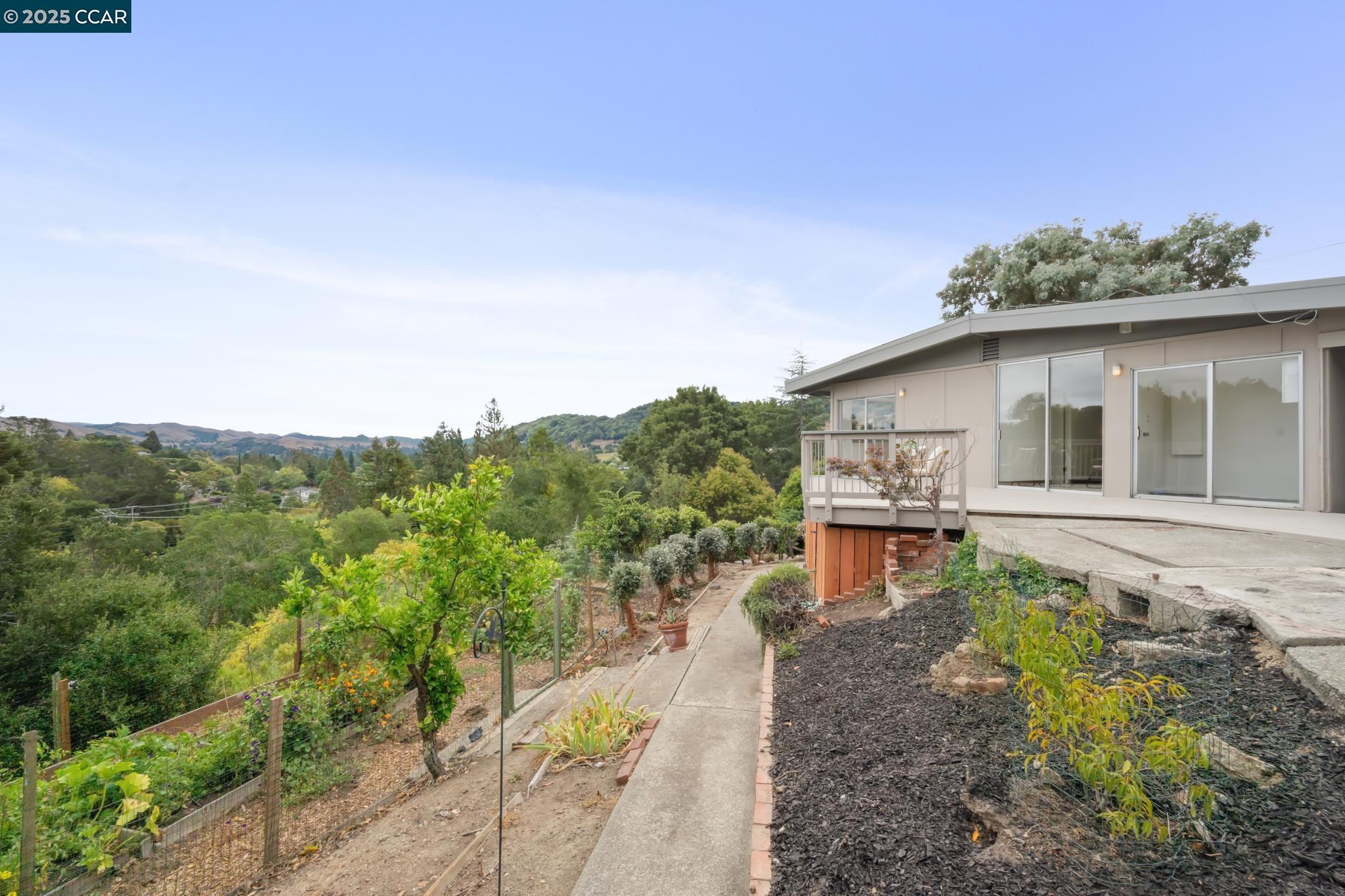 Detail Gallery Image 42 of 50 For 12 La Cresta Rd, Orinda,  CA 94563 - 4 Beds | 3 Baths