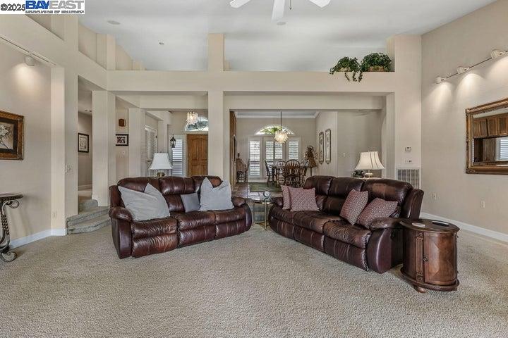 Detail Gallery Image 16 of 60 For 6038 Gleneagles Court, Redding,  CA 96003 - 3 Beds | 3/1 Baths