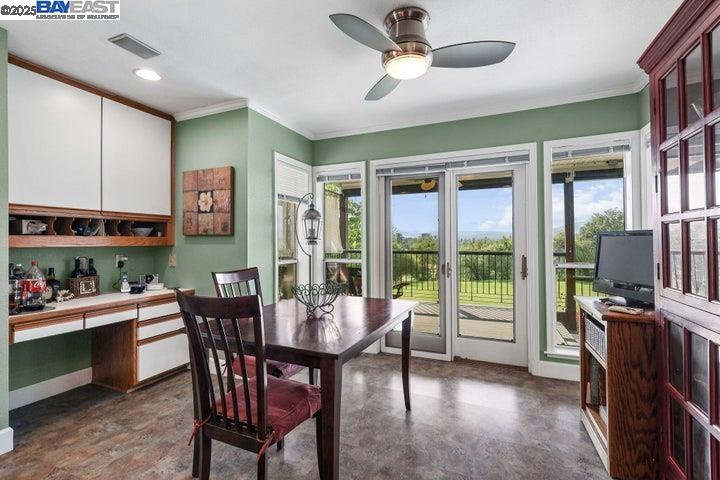 Detail Gallery Image 21 of 60 For 6038 Gleneagles Court, Redding,  CA 96003 - 3 Beds | 3/1 Baths