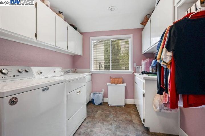 Detail Gallery Image 27 of 60 For 6038 Gleneagles Court, Redding,  CA 96003 - 3 Beds | 3/1 Baths