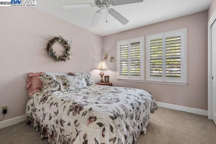Detail Gallery Image 28 of 60 For 6038 Gleneagles Court, Redding,  CA 96003 - 3 Beds | 3/1 Baths