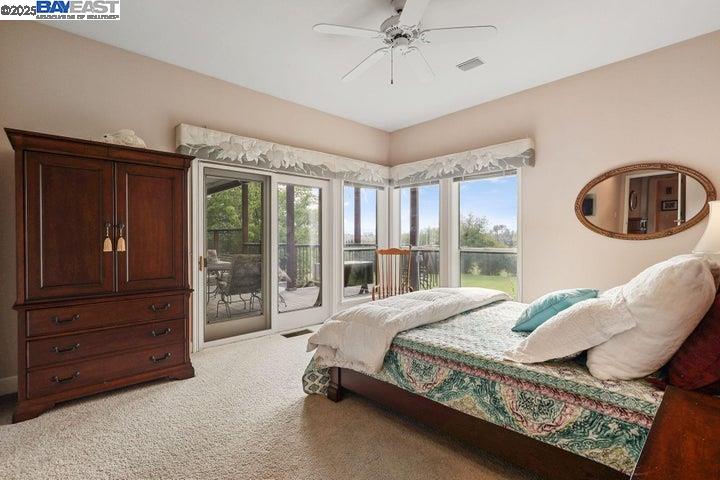 Detail Gallery Image 33 of 60 For 6038 Gleneagles Court, Redding,  CA 96003 - 3 Beds | 3/1 Baths