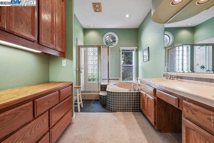 Detail Gallery Image 36 of 60 For 6038 Gleneagles Court, Redding,  CA 96003 - 3 Beds | 3/1 Baths