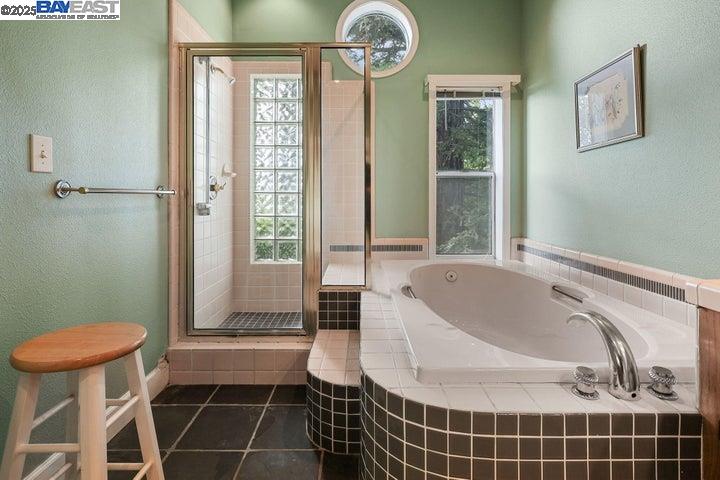 Detail Gallery Image 37 of 60 For 6038 Gleneagles Court, Redding,  CA 96003 - 3 Beds | 3/1 Baths