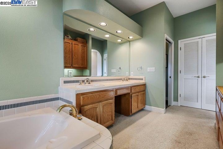 Detail Gallery Image 38 of 60 For 6038 Gleneagles Court, Redding,  CA 96003 - 3 Beds | 3/1 Baths