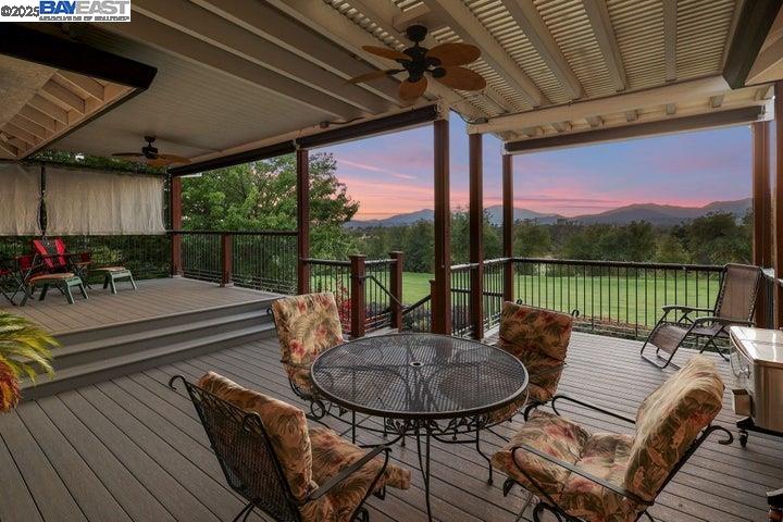 Detail Gallery Image 41 of 60 For 6038 Gleneagles Court, Redding,  CA 96003 - 3 Beds | 3/1 Baths