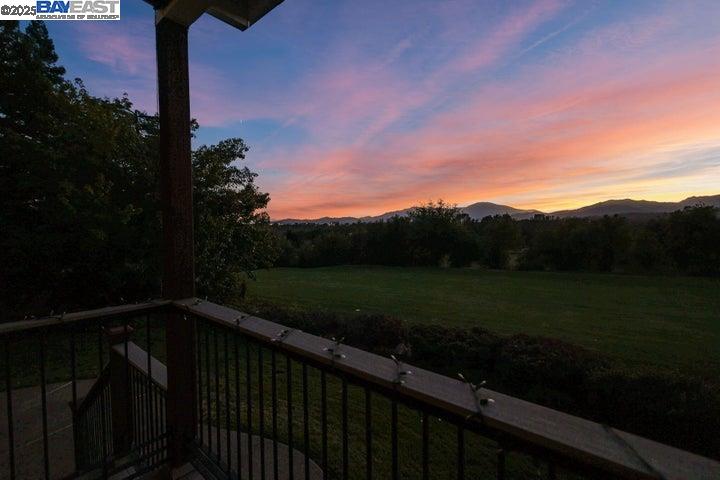 Detail Gallery Image 47 of 60 For 6038 Gleneagles Court, Redding,  CA 96003 - 3 Beds | 3/1 Baths
