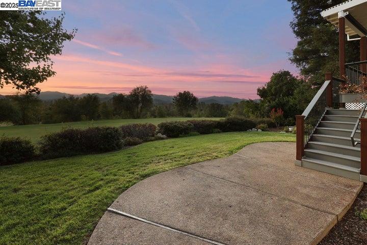 Detail Gallery Image 51 of 60 For 6038 Gleneagles Court, Redding,  CA 96003 - 3 Beds | 3/1 Baths